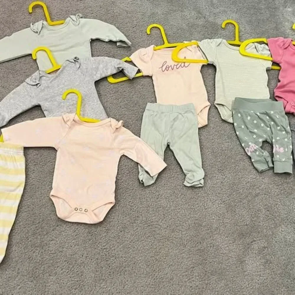 50 pc Baby Girl Clothes Bundle lot Newborn to 3m (Carter's, Cloud Island,Babyhug